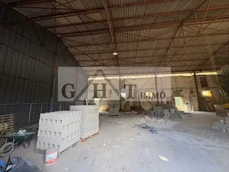 location entrepôt 160 m²