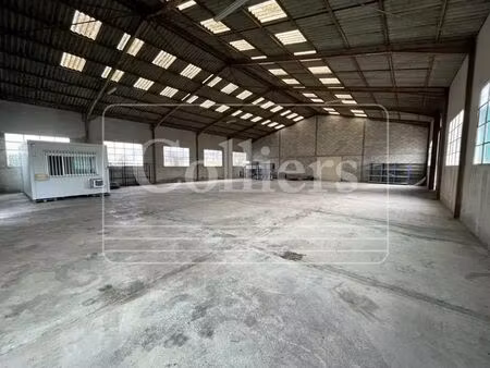 location local d'activités 500 m²