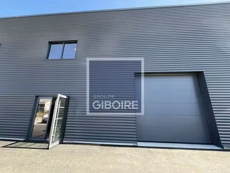 location entrepôt 215 m²