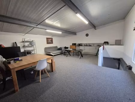 location entrepôt 157 m²