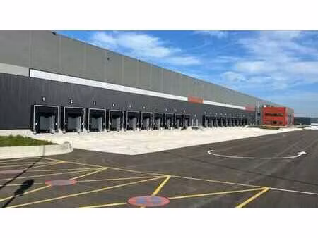 location entrepôt plechatel 35470 7632m² à 15264m²