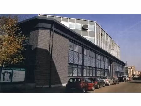 location local d'activités 470 m²