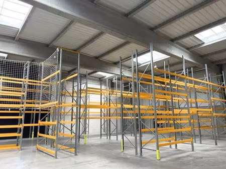 location local d’activités avelin 59710 815m²