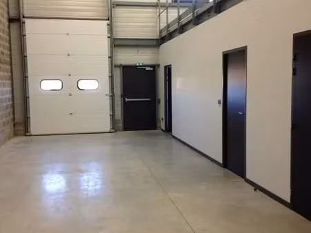 location local d'activités 130 m²