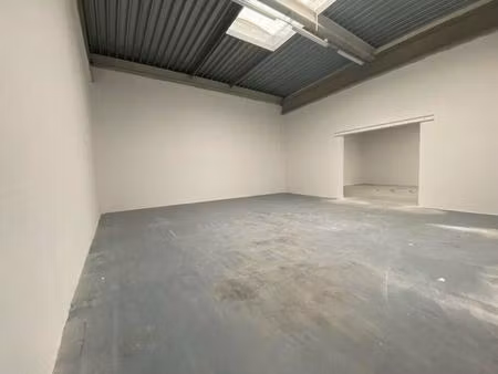 location local d'activités 389 m²