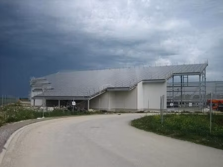 location local d'activités 240 m²