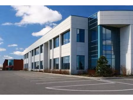 location local d'activités 150 m² à 300 m²