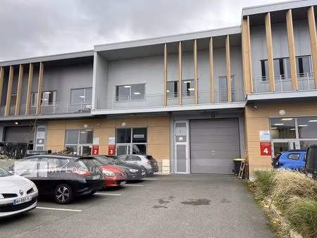 location local d'activités 384 m²