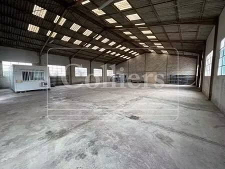 location local d'activités 500 m²