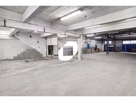 location local d'activités 227 m²