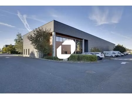 location local d'activités 121 m² à 2 239 m²