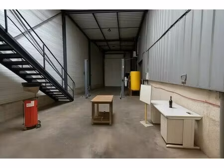 location local d'activités 302 m²