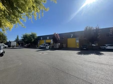 location local d'activités 268 m² à 918 m²