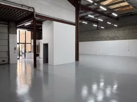 location local d'activités 354 m² à 3 817 m²