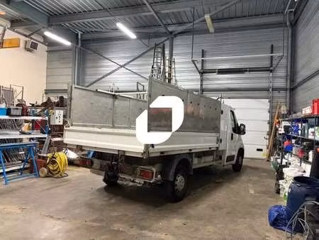 location local d'activités 258 m²