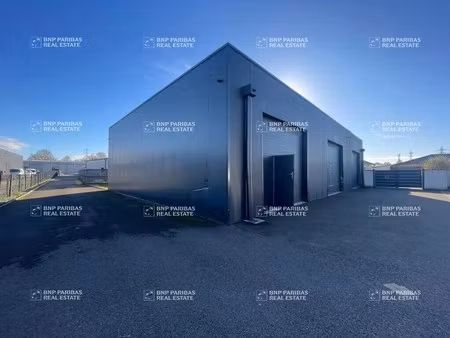 location local d'activités 100 m² à 500 m²