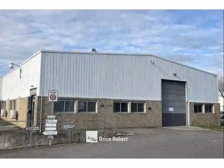 location local d'activités 1 040 m²