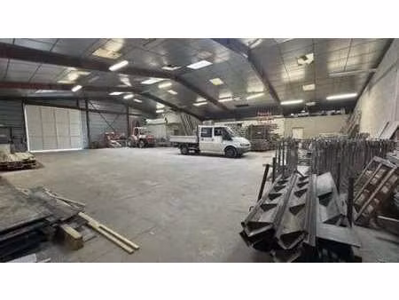 location local d'activités 892 m²