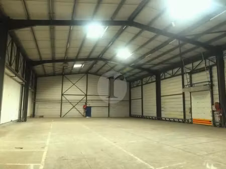 location local d'activités 208 m² à 4 545 m²