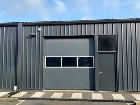 location local d'activités 221 m²