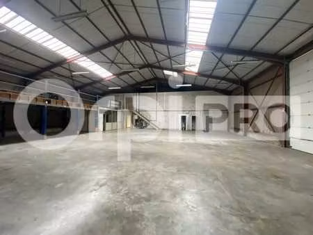 location local d'activités 1 169 m²