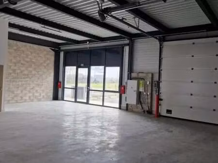 location local d’activités éragny 95610 371m²