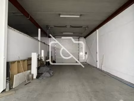 location entrepôt 592 m²