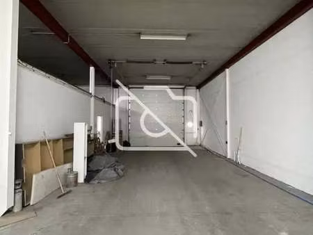 location entrepôt buc 78530 592m²
