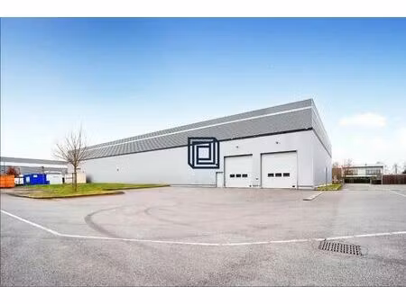 location entrepôt 3 808 m² à 9 199 m²