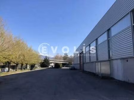 location local d'activités 2 370 m²