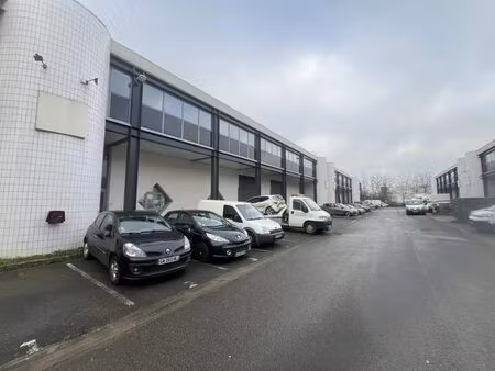 location entrepôt elancourt 78990 382m² à 764m²