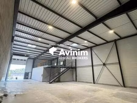 location entrepôt 493 m²