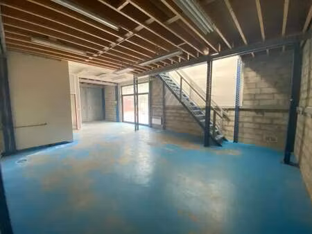 location entrepôt 142 m²