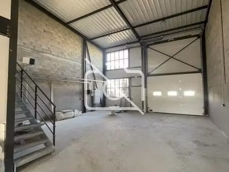 location entrepôt 168 m²