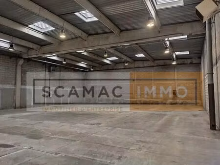 location entrepôt 451 m²