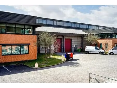 location entrepôt 714 m²