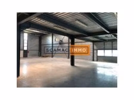 location entrepôt 841 m²