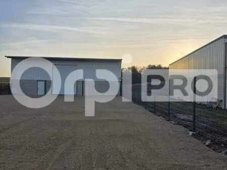 location entrepôt 261 m²