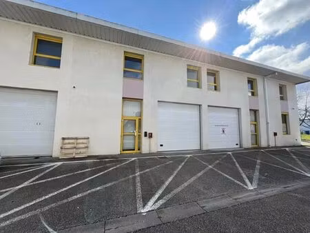 location local d'activités 212 m²