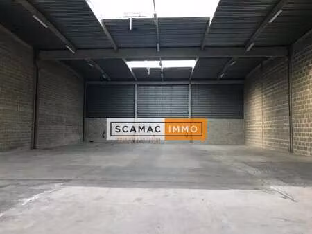 location entrepôt 161 m² à 896 m²