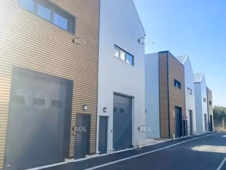 location local d'activités 130 m² à 304 m²