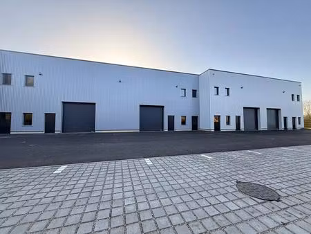 location local d'activités 297 m²