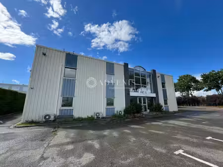 location local d’activités 840m²