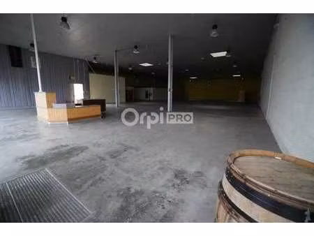 location local d'activités 885 m²