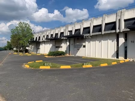 location local d'activités 854 m² à 2 150 m²