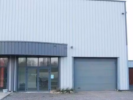 location local d'activités 195 m²