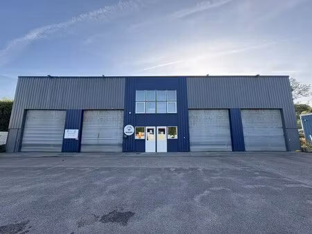 location local d'activités 308 m²
