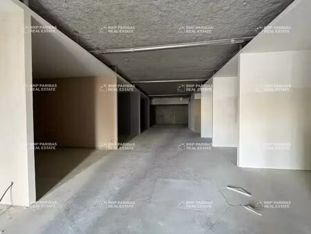 location local d'activités 350 m²