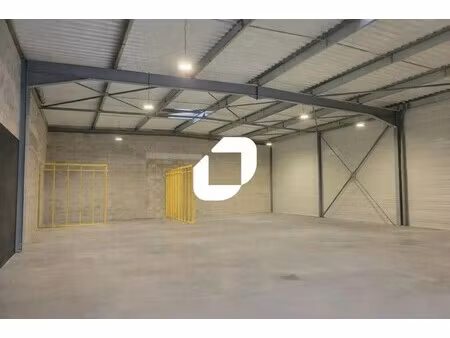 location local d'activités 375 m²