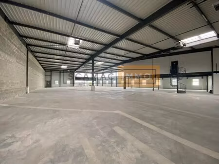 location local d’activités la courneuve 93120 1628m²